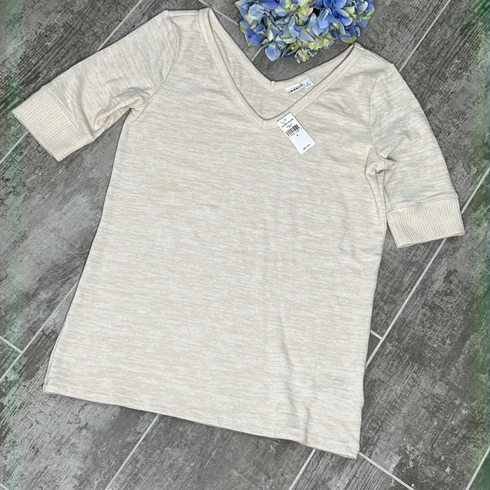 GAP V-Neck Cream Knit Top